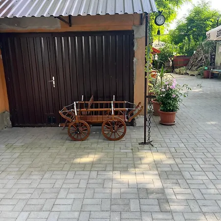 Tuende Vendeghaz * Fokto